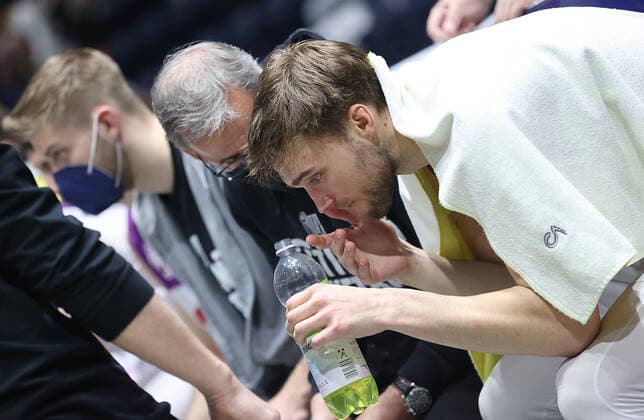 Jake Toolson (BG Goettingen) schied verletzt aus