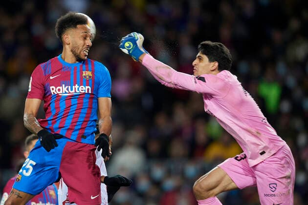Sport Themen der Woche KW13 Sport Bilder des Tages FC Barcelona, Barca v Sevilla FC - La Liga Santander Pierre-Emerick Aubameyang of Barcelona in action and Yassine Bono of Sevilla makes a save during the La Liga Santander match between FC Barcelona and Sevilla FC at Camp Nou on April 3, 2022 in Barcelona, Spain. Barcelona Spain  Copyright: xJosexBretonx originalFilename:breton-fcbarcel220403_npRRb.jpg