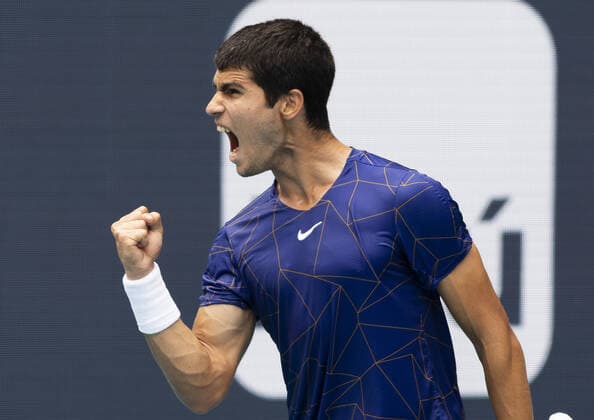 Carlos Alcaraz from Spain reacts to winning the first set 7-5 against Casper Ruud from Norway during the Men s Final at the Miami Open in the Hard Rock Stadium in Miami Gardens, Florida, on Sunday, April 3, 2022. Alcaraz defeated Ruud 7-5, 6-4 to win the Men s championship.  MIA20220403119 GARYxIxROTHSTEIN