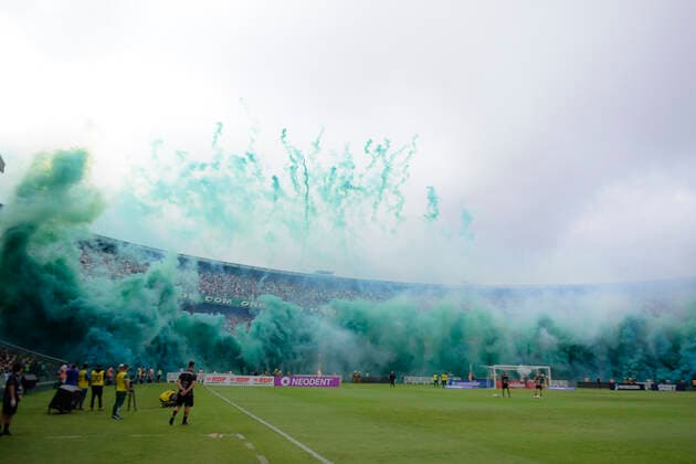 Sport Themen der Woche KW13 Sport Bilder des Tages Coritiba e Maringá CURITIBA, PR - 03.04.2022: CORITIBA E MARINGÁ - Green Hell for the entrance of Coxa during Coritiba and Maringá. Final match of the Campeonato Paranaense 2022. Major Antônio Couto Pereira Stadium in Curitiba, PR. (Photo: Reinaldo Reginato Fotoarena) x2187854x  ReinaldoxReginato
