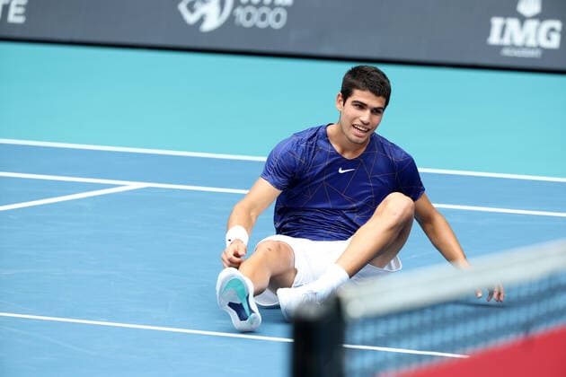 April 3, 2022, Miami Gardens, Florida, United States Of America: MIAMI GARDENS, FLORIDA - APRIL 03: Carlos Alcaraz of Spain makes history as the first spaniard and youngest player to win the Miami Open. The 18-year-old claimed his first ATP, Tennis Herren Masters 1000 title with a straight-set victory over Casper Ruud of Norway in the men s final of the Miami Open at the Hard Rock Stadium on April 03, 2022 in Miami Gardens, Florida....People: Carlos Alcaraz Garfia Miami Gardens United States Of America - ZUMAs214 20220403_zda_s214_107 Copyright: xSMGx