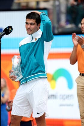 April 3, 2022, Miami Gardens, Florida, United States Of America: MIAMI GARDENS, FLORIDA - APRIL 03: Carlos Alcaraz of Spain makes history as the first spaniard and youngest player to win the Miami Open. The 18-year-old claimed his first ATP, Tennis Herren Masters 1000 title with a straight-set victory over Casper Ruud of Norway in the men s final of the Miami Open at the Hard Rock Stadium on April 03, 2022 in Miami Gardens, Florida....People: Carlos Alcaraz Garfia Miami Gardens United States Of America - ZUMAs214 20220403_zda_s214_121 Copyright: xSMGx