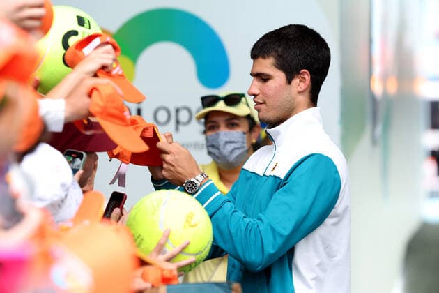 April 3, 2022, Miami Gardens, Florida, United States Of America: MIAMI GARDENS, FLORIDA - APRIL 03: Carlos Alcaraz of Spain makes history as the first spaniard and youngest player to win the Miami Open. The 18-year-old claimed his first ATP, Tennis Herren Masters 1000 title with a straight-set victory over Casper Ruud of Norway in the men s final of the Miami Open at the Hard Rock Stadium on April 03, 2022 in Miami Gardens, Florida....People: Carlos Alcaraz Garfia Miami Gardens United States Of America - ZUMAs214 20220403_zda_s214_129 Copyright: xSMGx
