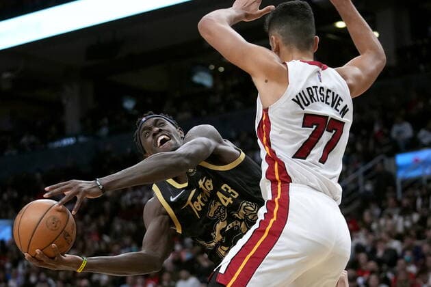 April 3, 2022, TORONTO, ON, CANADA: Toronto Raptors forward Pascal Siakam (43) gets fouled by Miami Heat centre Omer Yurtseven (77) during first half NBA, Basketball Herren, USA basketball action in Toronto, Sunday, April 3, 2022. Canada News - April 3, 2022 - ZUMAc35_ 20220403_zaf_c35_109 Copyright: xNathanxDenettex