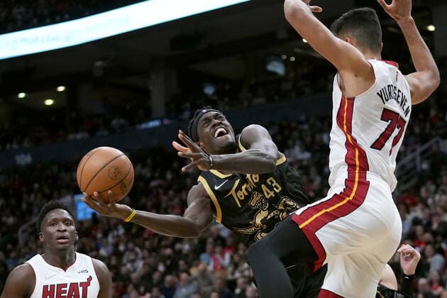 April 3, 2022, TORONTO, ON, CANADA: Toronto Raptors forward Pascal Siakam (43) gets fouled by Miami Heat centre Omer Yurtseven (77) during first half NBA, Basketball Herren, USA basketball action in Toronto, Sunday, April 3, 2022. Canada News - April 3, 2022 - ZUMAc35_ 20220403_zaf_c35_110 Copyright: xNathanxDenettex