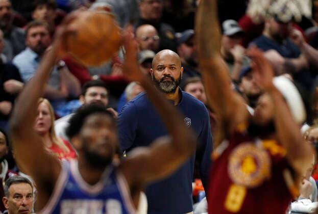 Cleveland Cavaliers head coach J. B. Bickerstaff (C) watches from the sideline as Cleveland Cavaliers guard Lamar Stevens (R) defends against Philadelphia 76ers center Joel Embiid of Cameroon (L) during the second half of the NBA, Basketball Herren, USA game between the Cleveland Cavaliers and the Philadelphia 76ers at Rocket Mortgage Fieldhouse in Cleveland, Ohio, USA, 3, April 2022. Philadelphia 76ers at Cleveland Cavaliers !ACHTUNG: NUR REDAKTIONELLE NUTZUNG!  Copyright: xDAVIDxMAXWELLx AME8691 20220404-2ac342c12887cf1406b2a470e40cee5dbce0afe0
