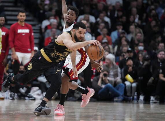 April 3, 2022, TORONTO, ON, CANADA: Toronto Raptors guard Fred VanVleet (23) drives past Miami Heat guard Kyle Lowry (7) during second half NBA, Basketball Herren, USA basketball action in Toronto on Sunday, April 3, 2022. Canada News - April 3, 2022  - ZUMAc35_ 20220403_zaf_c35_152 Copyright: xNathanxDenettex