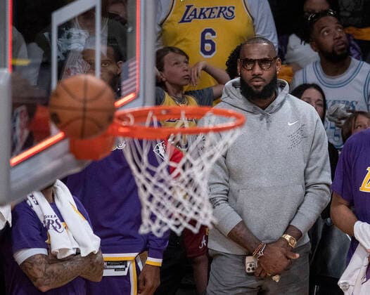 April 3, 2022, Los Angeles, California, USA: LeBron James 6 of the Los Angeles Lakers watches from the bench as the ball goes of the rim at the end of the second quarter of their NBA, Basketball Herren, USA game against the Denver Nuggets on Sunday April 3, 2022 at Crypto.com Arena in Los Angeles, California. EFE Los Angeles USA - ZUMAp124 20220403_zaa_p124_024 Copyright: xJAVIERxROJASx