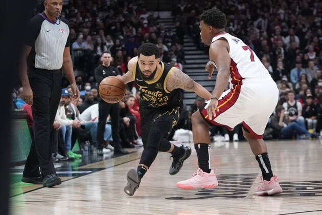 April 3, 2022, TORONTO, ON, CANADA: Toronto Raptors guard Fred VanVleet (23) drives the ball past Miami Heat guard Kyle Lowry (7) during first half NBA, Basketball Herren, USA basketball action in Toronto, Sunday, April 3, 2022. Canada News - April 3, 2022 - ZUMAc35_ 20220403_zaf_c35_225 Copyright: xNathanxDenettex