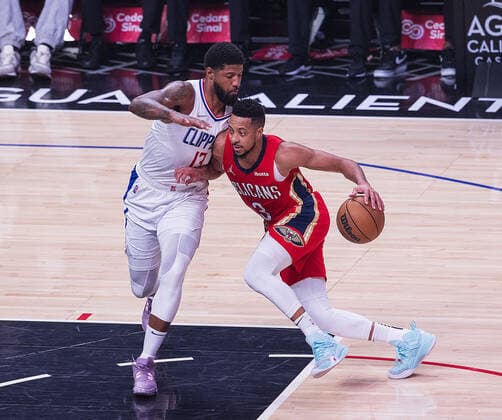 April 3, 2022, Los Angeles, California, USA: CJ McCollum 3 of the New Orleans Pelicans attempts to run past Paul George 13 of the Los Angeles Clippers during their NBA, Basketball Herren, USA game on Sunday April 3, 2022 at Crypto.com Arena in Los Angeles, California. Clippers defeat Pelicans, 119-100. ARIANA RUIZ PI Los Angeles USA - ZUMAp124 20220403_zaa_p124_069 Copyright: xArianaxRuizx