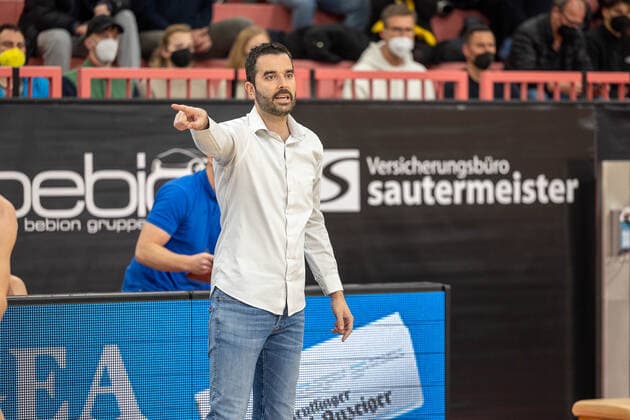 Aleksandar Scepanovic (PS Karlsruhe Lions, Headcoach) Tigers Tuebingen vs. PS Karlsruhe Lions, 2. Basketball Bundesliga, Pro A, Barmer 2 Basketball, 30. Spieltag , Spielzeit 2021 2022, 04.04.2022 Tigers Tuebingen vs. PS Karlsruhe Lions, 2. Basketball Bundesliga, Pro A, Barmer 2 Basketball, 30. Spieltag , Spielzeit 2021 2022, 04.04.2022 Tuebingen Copyright: xNinaxSanderx xEibnerxPressefotox EP_NSR