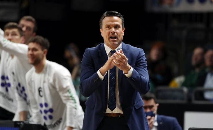Trainer Raoul Korner Aktion Oberkoerper Oberkörper Basketball BBL Bundesliga Herren Saison 2021 2022 04.04.2022 ALBA Berlin vs. medi Bayreuth