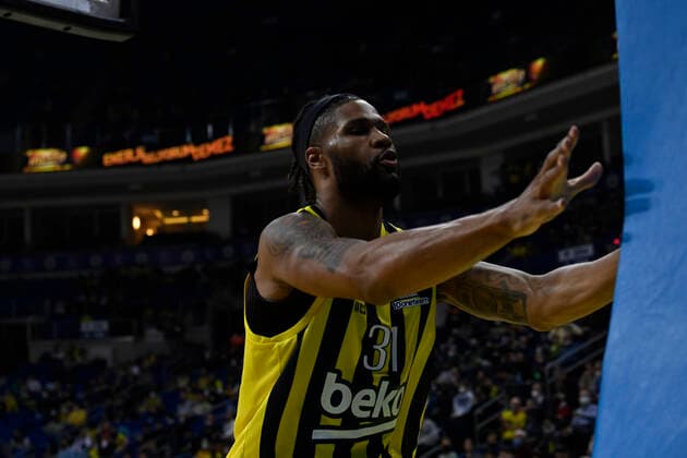 Devin Booker of Fenerbahce Beko Istanbul during the Turkish Airlines EuroLeague Regular Season Round 26 match between Fenerbahce Beko Istanbul and Bayerm Munich at Ulker Sports Arena in Istanbul, Turkey, on April 4, 2022. ( Photo : Seskimphoto ) 