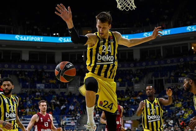 Jan Vesely of Fenerbahce Beko Istanbul during the Turkish Airlines EuroLeague Regular Season Round 26 match between Fenerbahce Beko Istanbul and Bayerm Munich at Ulker Sports Arena in Istanbul, Turkey, on April 4, 2022. ( Photo : Seskimphoto ) 