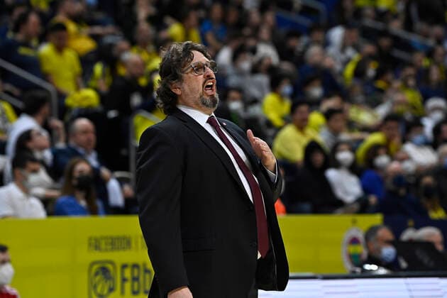 Coach Andrea Trinchieri of Bayerm Munich during the Turkish Airlines EuroLeague Regular Season Round 26 match between Fenerbahce Beko Istanbul and Bayerm Munich at Ulker Sports Arena in Istanbul, Turkey, on April 4, 2022. ( Photo : Seskimphoto ) 