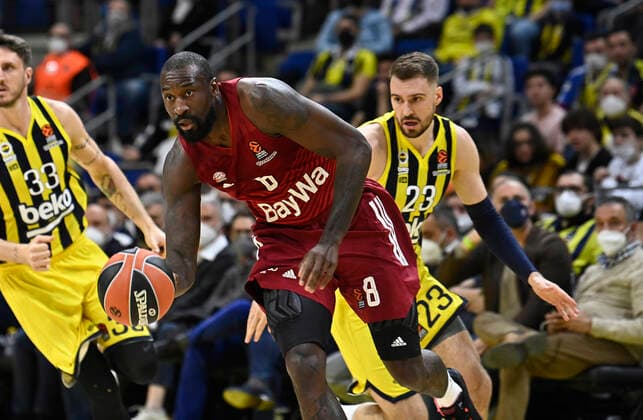 Acchile Polonara (33) , Marko Guduric (R) of Fenerbahce Beko Istanbul and Othello Hunter (8) of Bayerm Munich in action during the Turkish Airlines EuroLeague Regular Season Round 26 match between Fenerbahce Beko Istanbul and Bayerm Munich at Ulker Sports Arena in Istanbul, Turkey, on April 4, 2022. ( Photo : Seskimphoto ) 
