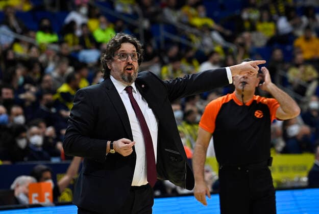 Coach Andrea Trinchieri of Bayerm Munich during the Turkish Airlines EuroLeague Regular Season Round 26 match between Fenerbahce Beko Istanbul and Bayerm Munich at Ulker Sports Arena in Istanbul, Turkey, on April 4, 2022. ( Photo : Seskimphoto ) 