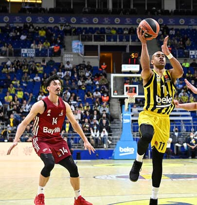 Marial Shayok (11) of Fenerbahce Beko Istanbul and Nihad Dedovic (14) of Bayerm Munich in action during the Turkish Airlines EuroLeague Regular Season Round 26 match between Fenerbahce Beko Istanbul and Bayerm Munich at Ulker Sports Arena in Istanbul, Turkey, on April 4, 2022. ( Photo : Seskimphoto ) 