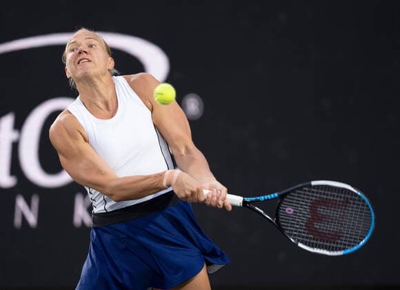 April 4,2022: Kaia Kanepi (EST) defeated Shelby Rogers (USA) 7-6, 5-7, 6-2, at the CreditOne Charleston Open being played at Family Circle Tennis Center in Charleston, South Carolina. Tennisclix CSM Charleston USA - ZUMAc04_ 20220404_zaf_c04_009 Copyright: xLesliexBillmanx