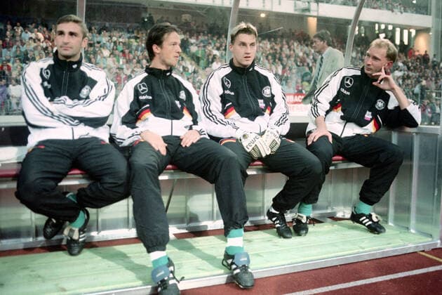 06.09.95 Deutschland - Georgien Deutschland, Nürnberg, 06.09.1995, Fussball, UEFA, EM Qualifikation, DFB Deutschland - Georgien (4:1): v.l. Stefan Kuntz, Fredi Bobic, Stefan Klos, Dieter Eilts (alle Deutschland). *** 06 09 95 Germany Georgia Germany, Nuremberg, 06 09 1995, football, UEFA, European Championship qualification, DFB Germany Georgia 4 1 v l Stefan Kuntz, Fredi Bobic, Stefan Klos, Dieter Eilts all Germany