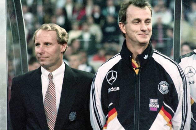 06.09.95 Deutschland - Georgien Deutschland, Nürnberg, 06.09.1995, Fussball, UEFA, EM Qualifikation, DFB Deutschland - Georgien (4:1): v.l. Berti Vogts (Trainer Deutschland), Rainer Bonhof (Co-Trainer Deutschland). *** 06 09 95 Germany Georgia Germany, Nuremberg, 06 09 1995, Football, UEFA, European Championship Qualification, DFB Germany Georgia 4 1 v l Berti Vogts Coach Germany , Rainer Bonhof Co Coach Germany