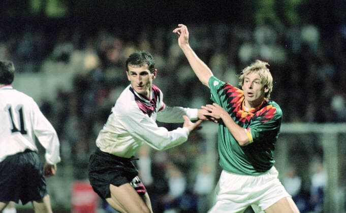 06.09.95 Deutschland - Georgien Deutschland, Nürnberg, 06.09.1995, Fussball, UEFA, EM Qualifikation, DFB Deutschland - Georgien (4:1): v.l. Murtaz Shelia (Georgien), Jürgen Klinsmann (Deutschland). *** 06 09 95 Germany Georgia Germany, Nuremberg, 06 09 1995, football, UEFA, European Championship qualification, DFB Germany Georgia 4 1 v l Murtaz Shelia Georgia , Jürgen Klinsmann Germany