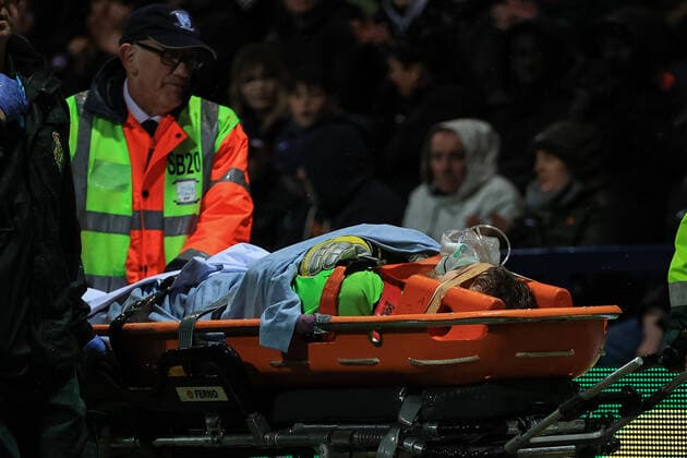 Sky Bet Championship Preston North End v Blackpool Daniel Grimshaw 32 of Blackpool leaves the field of play on a stretcher Preston Deepdale Lancashire United Kingdom Copyright: xMarkxCosgrove NewsxImagesx