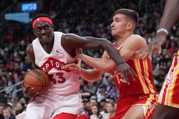 April 5, 2022, TORONTO, ON, CANADA: Toronto Raptors forward Pascal Siakam (43) drives to the basket as Atlanta Hawks guard Bogdan Bogdanovic (13) defends during first half NBA, Basketball Herren, USA basketball action in Toronto on Tuesday, April 5, 2022. Canada News - April 5, 2022  - ZUMAc35_ 20220405_zaf_c35_092 Copyright: xNathanxDenettex