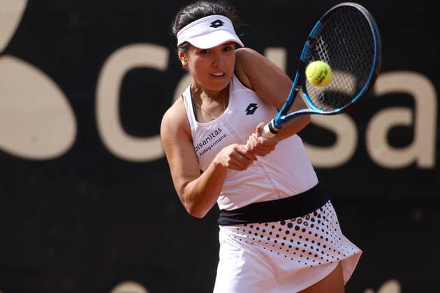 April 5, 2022, Bogota, Colombia: Maria Camila Osorio of Colombia plays during her match against Ylena In-Albon of Switzerland at the Copa Colsanitas WTA, Tennis Damen Tournament on April 5, 2022 in Bogota, Colombia Bogota Colombia - ZUMAh147 0154722267st Copyright: xDanielxGarzonxHerazox