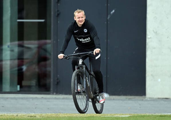 06.04.2022, xjhx, Fussball UEFA Europa League, Eintracht Frankfurt - Training und Pressekonferenz emspor, v.l. Sebastian Rode (Eintracht Frankfurt) (DFL DFB REGULATIONS PROHIBIT ANY USE OF PHOTOGRAPHS as IMAGE SEQUENCES and or QUASI-VIDEO) Frankfurt am Main