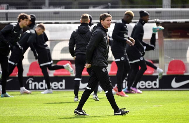 06.04.2022, xjhx, Fussball UEFA Europa League, Eintracht Frankfurt - Training und Pressekonferenz emspor, v.l. Trainer Oliver Glasner (Eintracht Frankfurt) zautz (DFL DFB REGULATIONS PROHIBIT ANY USE OF PHOTOGRAPHS as IMAGE SEQUENCES and or QUASI-VIDEO) Frankfurt am Main