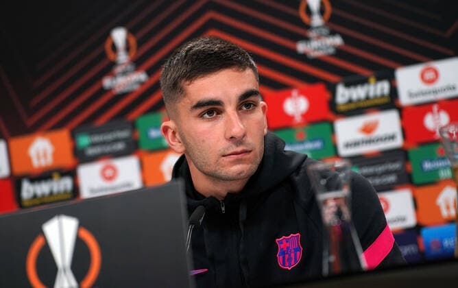 06.04.2022, xsltx, Fussball UEFA Europa League, FC Barcelona, Barca Training und Pressekonferenz emspor, v.l. Ferran Torres (FC Barcelona) (DFL DFB REGULATIONS PROHIBIT ANY USE OF PHOTOGRAPHS as IMAGE SEQUENCES and or QUASI-VIDEO) Frankfurt am Main