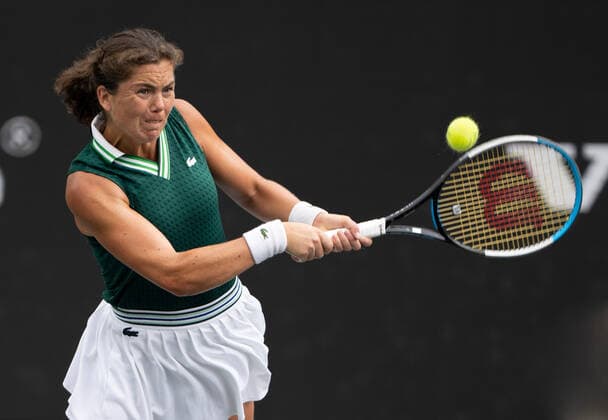 April 6, 2022: Ulrikke Eikeri loses to Madison Keys, 6-3, 6-1, at the CreditOne Charleston Open being played at Family Circle Tennis Center in Charleston, South Carolina, {USA} Tennisclix CSM Charleston USA - ZUMAc04_ 20220406_zaf_c04_013 Copyright: xLesliexBillmanx