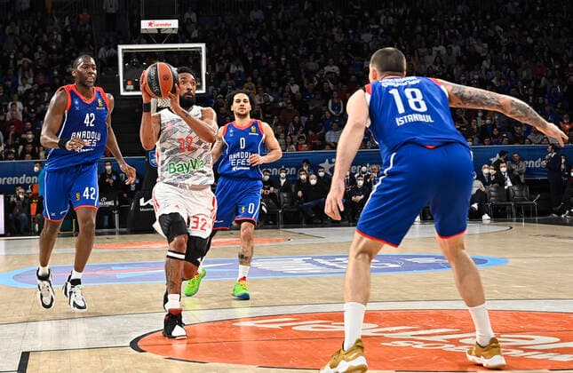 Bryant Dunston (42) , Shane Larkin (0) , Adrien Moerman (18) of Anadolu Efes Istanbul and Darrun Hilliard (32) of Bayerm Munich in action during the Turkish Airlines EuroLeague Regular Season Round 19 match between Anadolu Efes Istanbul and Bayerm Munich at Sinan Erdem Dome in Istanbul, Turkey , on April 6, 2022. Photo : Seskimphoto 