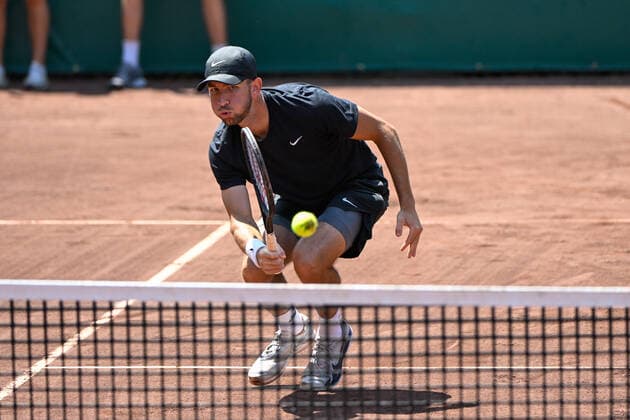 HOUSTON, TX - APRIL 06: Robert Galloway (USA) returns a shot during the US Clay Court Championships Rd1 doubles match at River Oaks Country Club on April 6, 2022 in Houston, TX. (Photo by Ken Murray Icon Sportswire) TENNIS: APR 06 U.S. Men™s Clay Court Championship Icon220406001