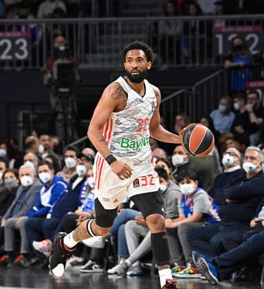 Darrun Hilliard of Bayerm Munich in action during the Turkish Airlines EuroLeague Regular Season Round 19 match between Anadolu Efes Istanbul and Bayerm Munich at Sinan Erdem Dome in Istanbul, Turkey , on April 6, 2022. Photo : Seskimphoto 