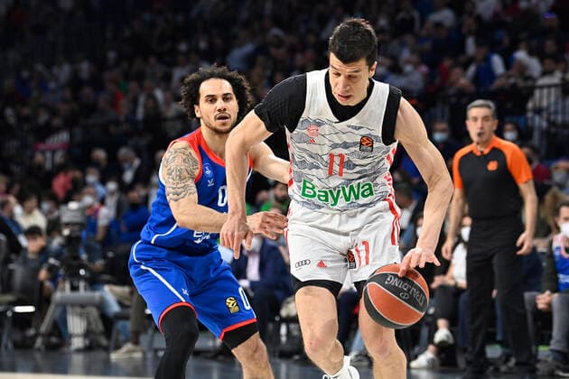 Shane Larkin (0) of Anadolu Efes Istanbul and Vladimir Lucic (11) of Bayerm Munich in action during the Turkish Airlines EuroLeague Regular Season Round 19 match between Anadolu Efes Istanbul and Bayerm Munich at Sinan Erdem Dome in Istanbul, Turkey , on April 6, 2022. Photo : Seskimphoto 