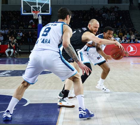 Turk Telekom vs Hamburg Towers Eurocup match in Ankara, Turkey, on 6 April 2022. ( Copyright: MuhammedxAlixYahsix-xDepoxPhotos 17487828