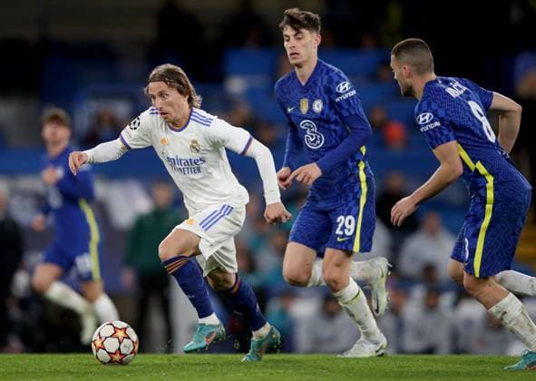 Mandatory Credit: Photo by Matt Impey Shutterstock (12884581w) Luka Modric of Real Madrid gets away from Mateo Kovacic and Kai Havertz (29) of Chelsea Chelsea v Real Madrid, Football, UEFA Champions League, Quater Final 1st Leg, Stamford Bridge, Chelsea, London, UK - 06 04 2022 Editorial use only Chelsea v Real Madrid, Football, UEFA Champions League, Quater Final 1st Leg, Stamford Bridge, Chelsea, London, UK - 06 04 2022 Editorial use only Copyright: xMattxImpey Shutterstockx 12884581w