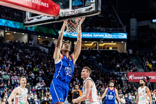 April 6, 2022, Istanbul, Turkey: Tibor Pleiss (C) of Anadolu Efes Istanbul seen in action during Round 19 of the 2021 2022 Turkish Airlines Euroleague Regular Season between Anadolu Efes and Bayern Munich at Sinan Erdem Dome. Final score; Anadolu Efes 81:76 Bayern Munich. Istanbul Turkey - ZUMAs197 20220406_zaa_s197_370 Copyright: xNicholasxMullerx