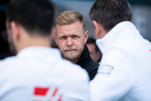 Kevin Magnussen (DEN, Haas F1 Team 20) bespricht sich mit den Ingenieuren, AUS, Formel 1 Grand Prix von Australien, Albert Park Circuit Melbourne, Pre-Events, 07.04.2022 AUS, Formel 1 Grand Prix von Australien, Albert Park Circuit Melbourne, Pre-Events, 07.04.2022 Copyright: xEibner Memmlerx EP_MMR