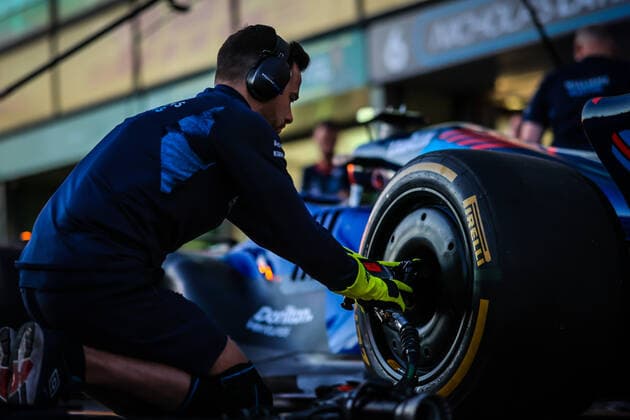 April 7, 2022, Melbourne, Victoria, Australia: MELBOURNE, AUSTRALIA - APRIL 7: Preparations and pit stop practice for Williams Racing at the 2022 Australian Formula 1 Grand Prix on 7th April 2022 Melbourne Australia - ZUMAp121 20220407_zsp_p121_032 Copyright: xChrisxPutnamx