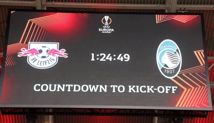 RB Leipzig - Bergamo 07.04.2022 Leipzig, 07.04.2022, Red Bull Arena, Fussball, UEFA Europa League, Viertelfinale , RB Leipzig vs. Atalanta Bergamo , Im Bild; Die Spielpaarung auf der Anzeigetafel vor dem Spiel. , UEFA regulations prohibit any use of photographs as image sequences and or quasi-video.
