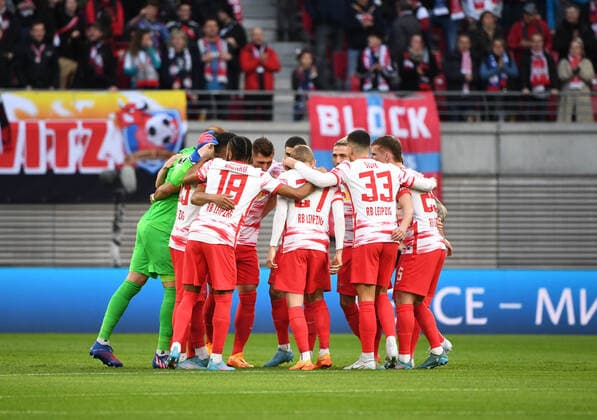 Fussball, Herren, Saison 2021 2022, Europa League (Viertelfinale, Hinspiel), RB Leipzig - Atalanta Bergamo, RB bildet vor dem Spiel eunen Kreis, 07.04. 2022, Copyright: xSebastianxRäppoldx xMatthiasxKochx