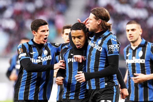 RB Leipzig - Bergamo 07.04.2022 Leipzig, 07.04.2022, Red Bull Arena, Fussball, UEFA Europa League, Viertelfinale , RB Leipzig vs. Atalanta Bergamo , Im Bild; Tor für Atalanta Bergamo. Luis Muriel (9, Bergamo) trifft zum 0:1 und jubelt mit den Teamkollegen.. , UEFA regulations prohibit any use of photographs as image sequences and or quasi-video.