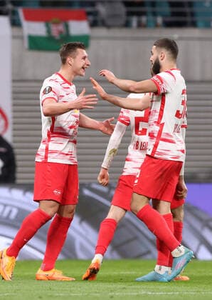 RB Leipzig - Bergamo 07.04.2022 Leipzig, 07.04.2022, Red Bull Arena, Fussball, UEFA Europa League, Viertelfinale , RB Leipzig vs. Atalanta Bergamo , Im Bild; Tor für RB Leipzig. Willi Orban (4, RB Leipzig) trifft zum 1:1 und jubelt mit Konrad Laimer (27, RB Leipzig), Josko Gvardiol (32, RB Leipzig). , UEFA regulations prohibit any use of photographs as image sequences and or quasi-video.