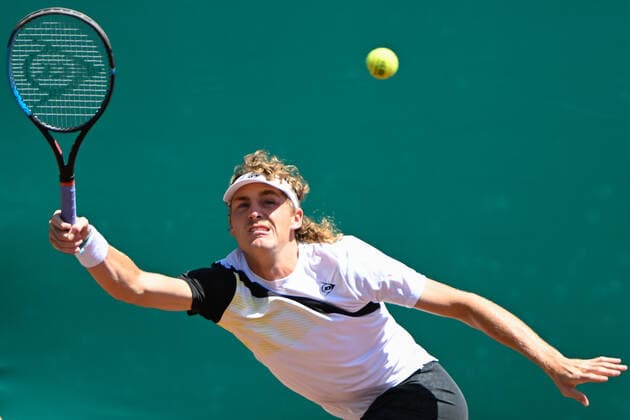 HOUSTON, TX - APRIL 07: Max Purcell (AUS) hits a return during the US Clay Court Championships quarterfinal doubles match at River Oaks Country Club on April 7, 2022 in Houston, TX. (Photo by Ken Murray Icon Sportswire) TENNIS: APR 07 U.S. Men™s Clay Court Championship Icon220407009