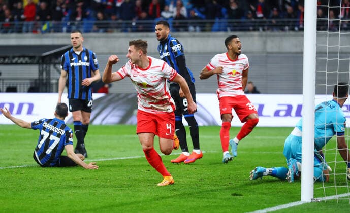 RB Leipzig - Bergamo 07.04.2022 Leipzig, 07.04.2022, Red Bull Arena, Fussball, UEFA Europa League, Viertelfinale , RB Leipzig (GER) vs. Atalanta Bergamo (ITA) , Tor für Leipzig zum 1:1 Ausgleich. Im Bild: Torschütze Willi Orban (4, RB Leipzig), Torjubel. , UEFA regulations prohibit any use of photographs as image sequences and or quasi-video ,