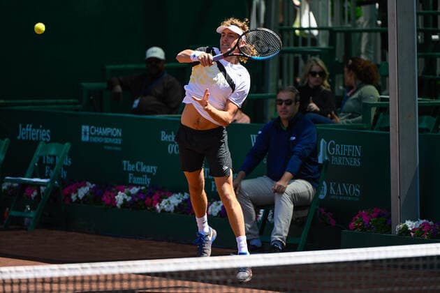 HOUSTON, TX - APRIL 07: Max Purcell (AUS) hits a return during the US Clay Court Championships quarterfinal doubles match at River Oaks Country Club on April 7, 2022 in Houston, TX. (Photo by Ken Murray Icon Sportswire) TENNIS: APR 07 U.S. Men™s Clay Court Championship Icon220407005