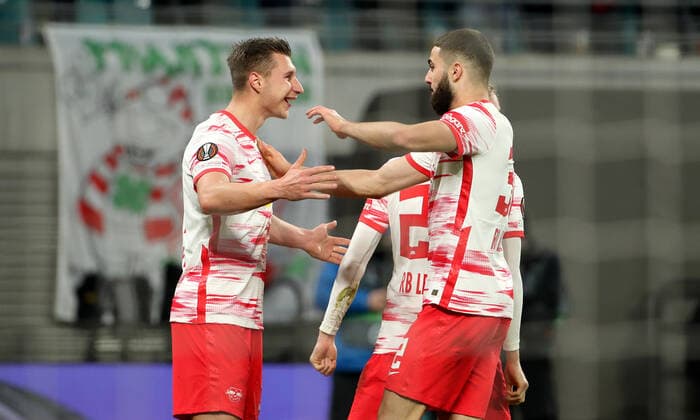 Willi Orban, Josko Gvardiol jubelnd Freude Emotion Jubel nach 1:1 Fußball Fussball UEFA Euroleague Europa League UEL Viertelfinale Herren Saison 2021 2022 07.04.2022 Rasen Ballsport RB Leipzig RBL vs. Atalanta Bergamo DFL regulations prohibit any use of photographs as image sequences and or quasi-video.